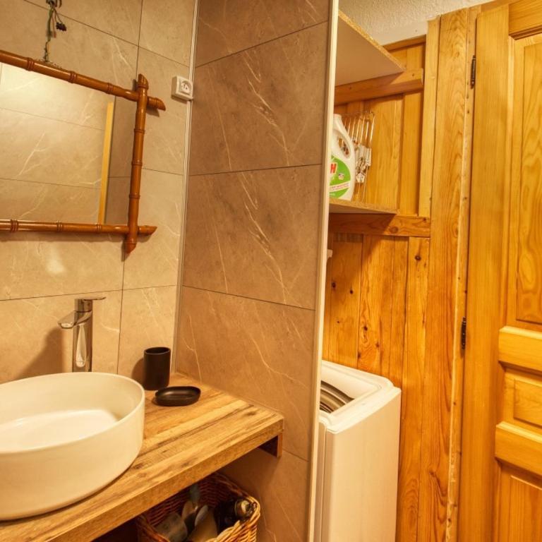 Appartement rénové, confortable, proche navettes, vue montagne - Apartamento de 1 dormitorio - 10