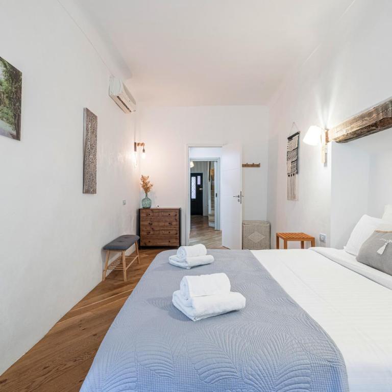 Le Bougainvillier - climatisation - Vieille Ville - authenticité - Appartement avec Douche - 17