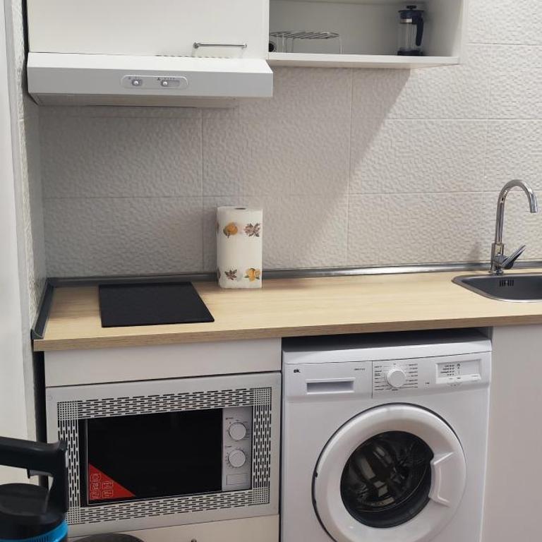 Apartamento entero Junto a Cuatro Caminos con licencia del Ayto de Madrid - Apartamento de 1 dormitorio - 35