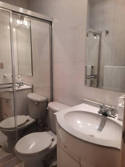 Amplia y moderna casa en Urb Chuao - Casa de 2 dormitorios - 10