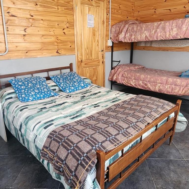 Carelhue - Habitación Doble con baño privado externo - 2 camas - 4
