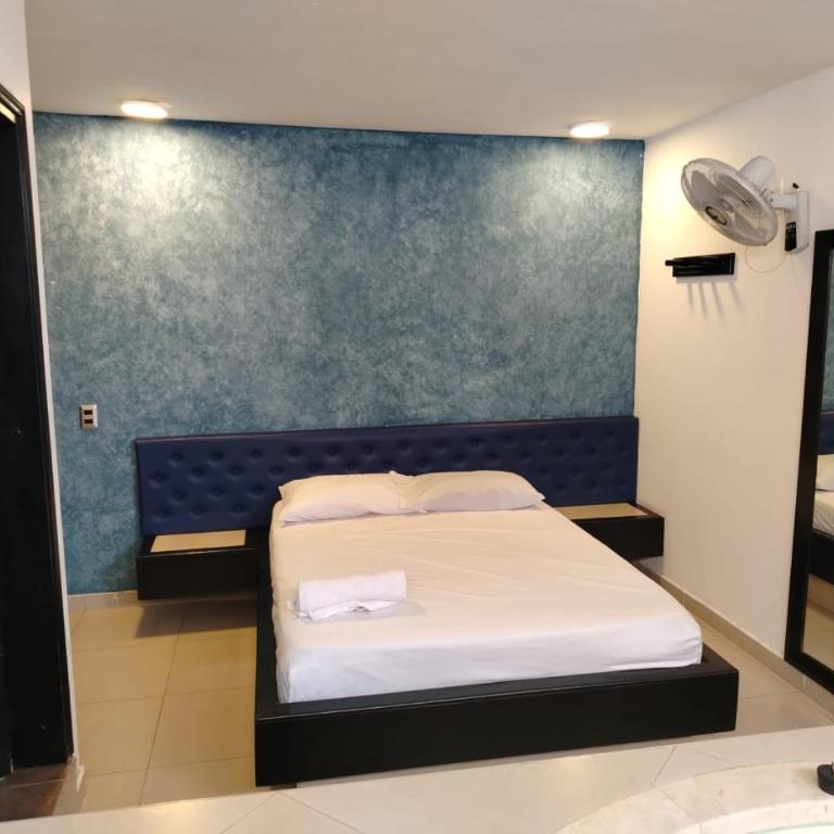 Hotel Country Medellin - Deluxe Double Room with Bath - 6