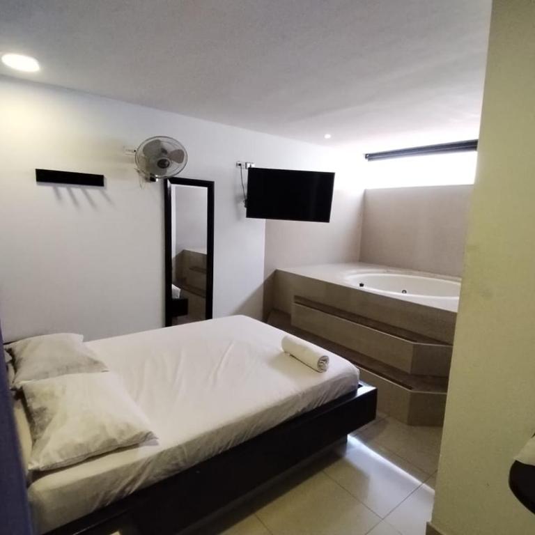 Hotel Country Medellin - Deluxe Double Room with Bath - 8