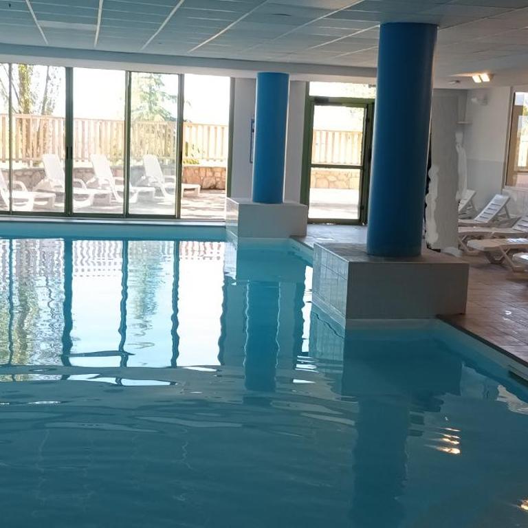 Vue panoramique - Confortable - Piscine - Randonnées - Skis - Appartement 1 Chambre - 20