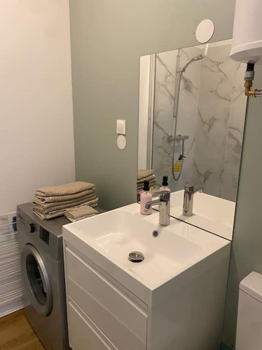 Appartement charmant hypercentre avec patio privé et parking - Room #1184269701 - 13