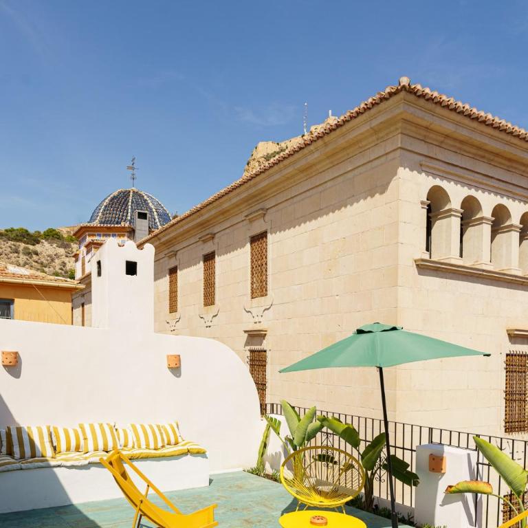 Apartment with exceptional charm in historic center of Alicante - Two-Bedroom Apartment - 41