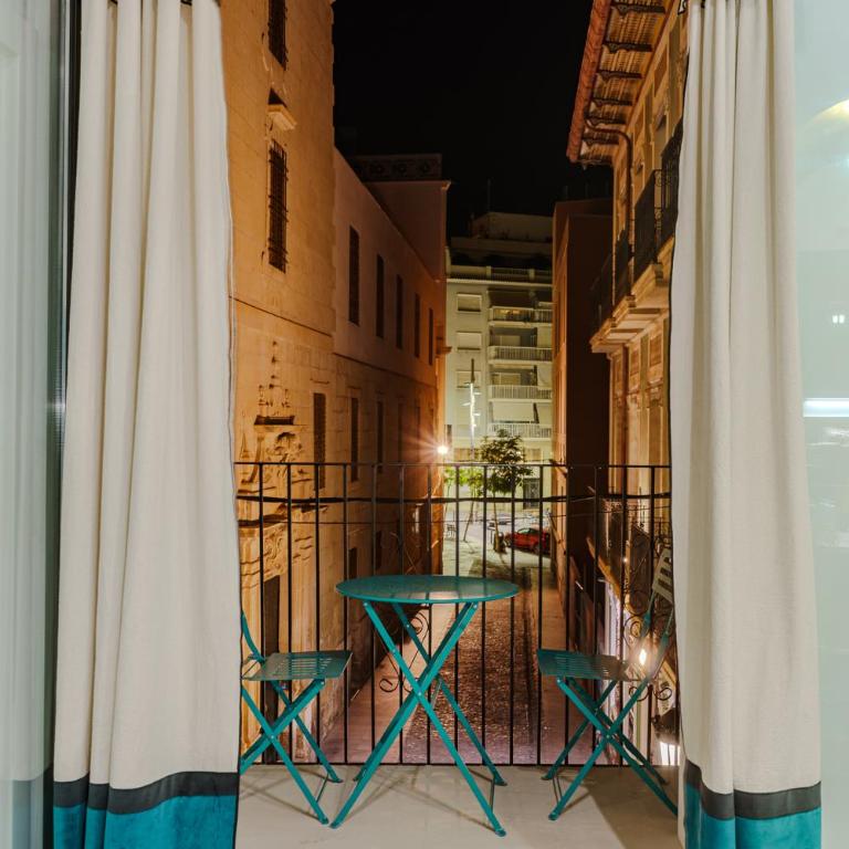 Spacious and luxurious mezzanine apartment in historic center - Three-Bedroom Apartment - 18