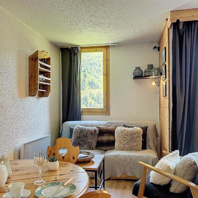 Studio rénové au pied des pistes avec balcon et Wi-Fi - FR-1-688-95 - Studio - 1