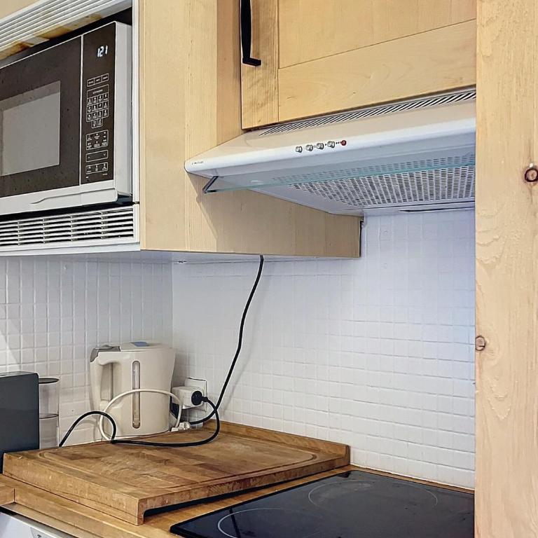 Studio rénové au pied des pistes avec balcon et Wi-Fi - FR-1-688-95 - Studio - 14