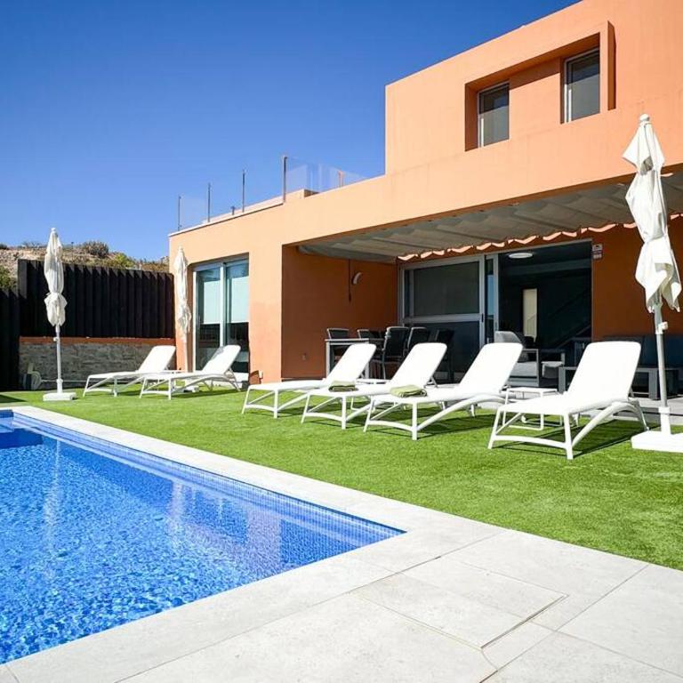 Paradise Island by CanaryScape - Three-Bedroom Villa - 11