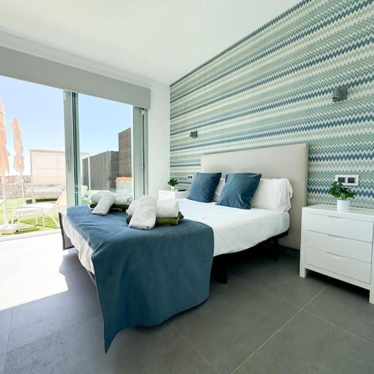 Paradise Island by CanaryScape - Three-Bedroom Villa - 32