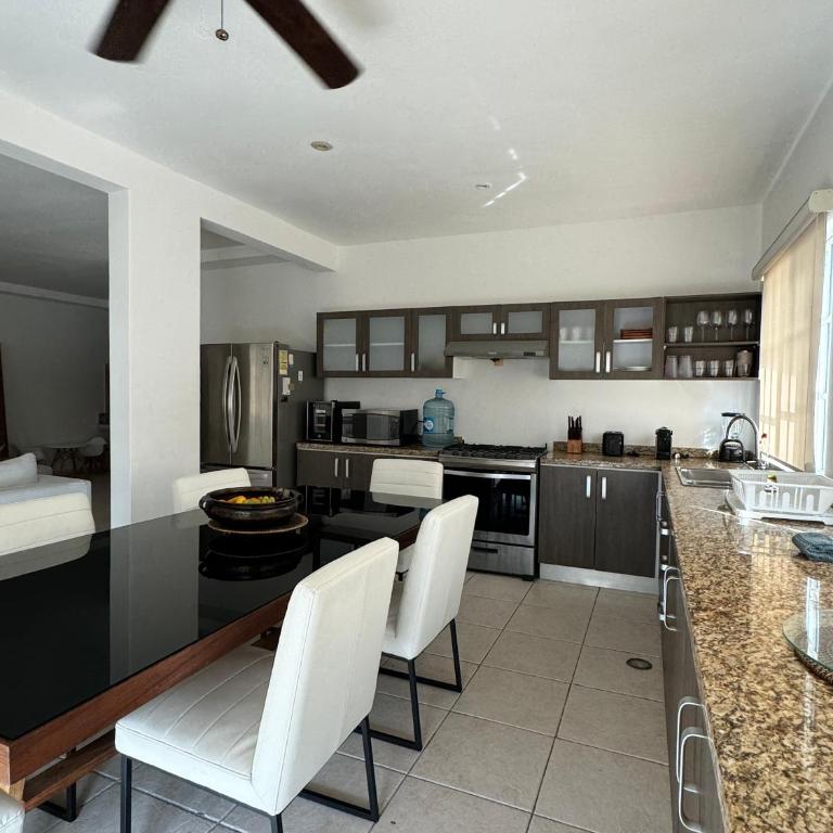 Lujo y seguridad en quinta avenida - Apartamento - 13