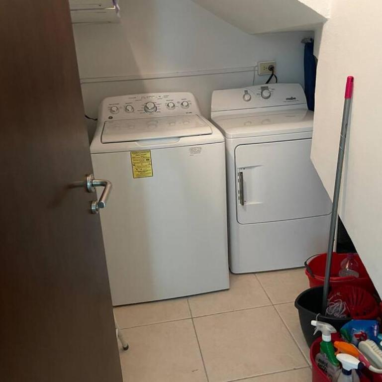 Lujo y seguridad en quinta avenida - Apartamento - 64