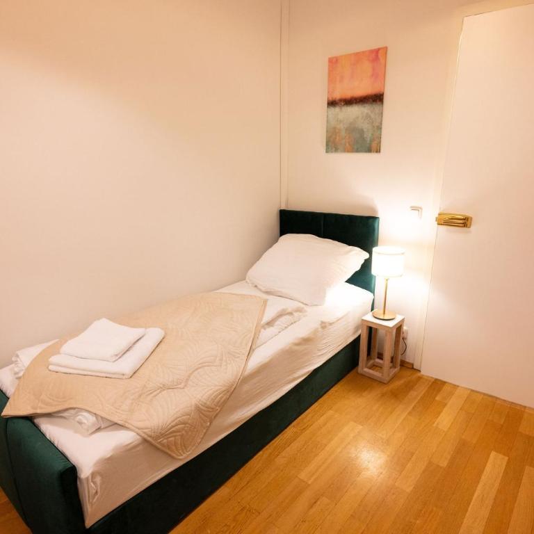 Munich Large Apartment 110 qm, 3 Bedrooms and very Central 1-12 Guests - Three-Bedroom Apartment - 16