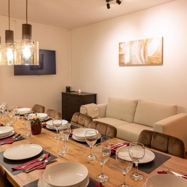 Munich Large Apartment 110 qm, 3 Bedrooms and very Central 1-12 Guests - Three-Bedroom Apartment - 1