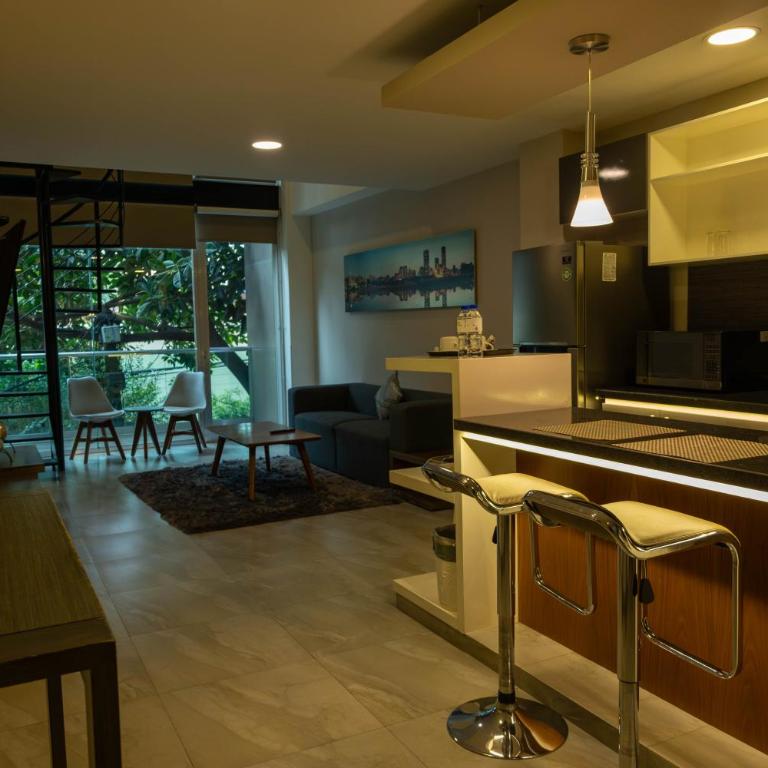 JTowers - Suite with Balcony - 3