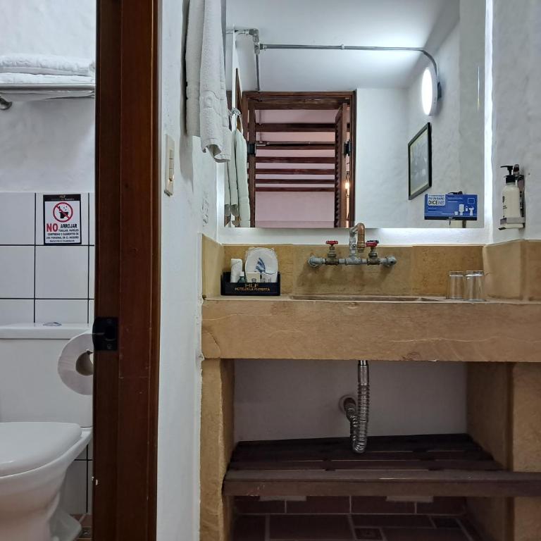 La Floresta de Cite Hotel - Triple Room with Balcony - 11