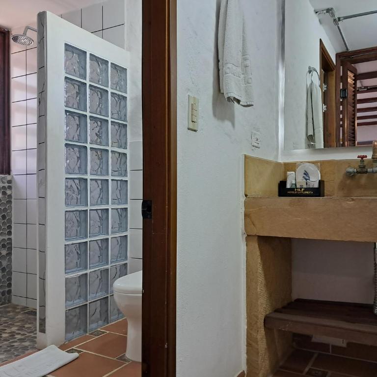 La Floresta de Cite Hotel - Triple Room with Balcony - 9