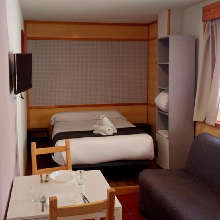 Apartamentos Las Tuyas 3000 - Estudio Triple Estándar - 3