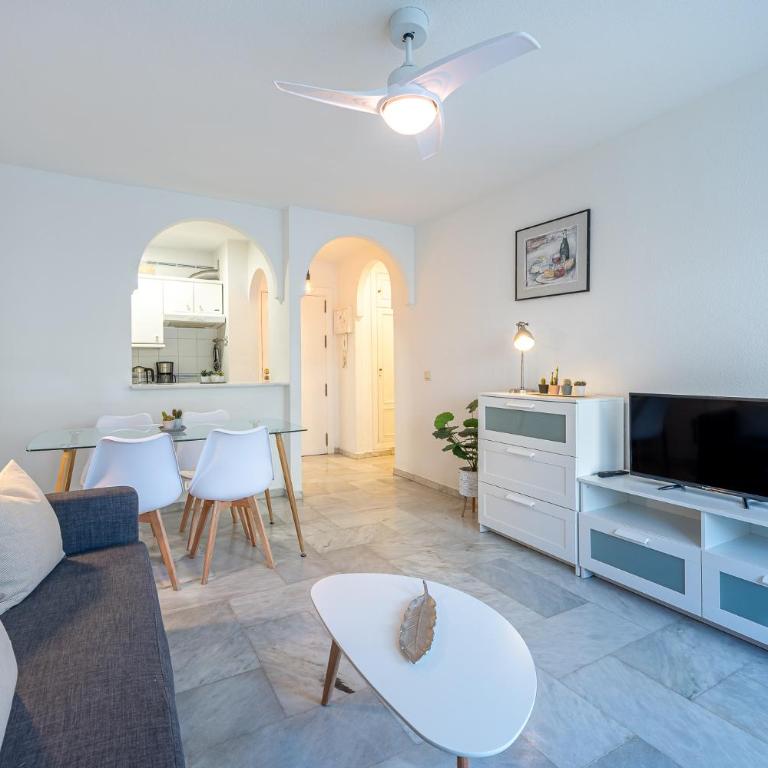 Carihuela Torremolinos with Pool and free Parking 5 m Beach - Apartamento de 1 dormitorio - 10