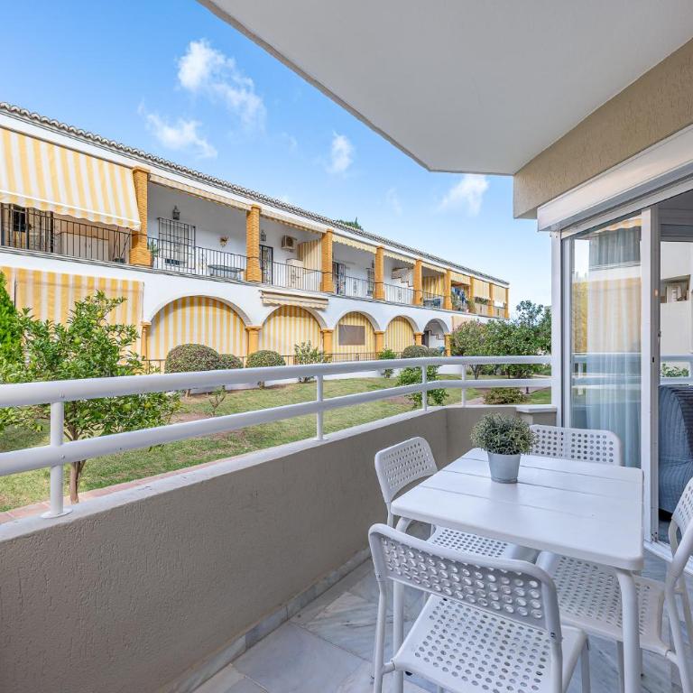 Carihuela Torremolinos with Pool and free Parking 5 m Beach - Apartamento de 1 dormitorio - 4