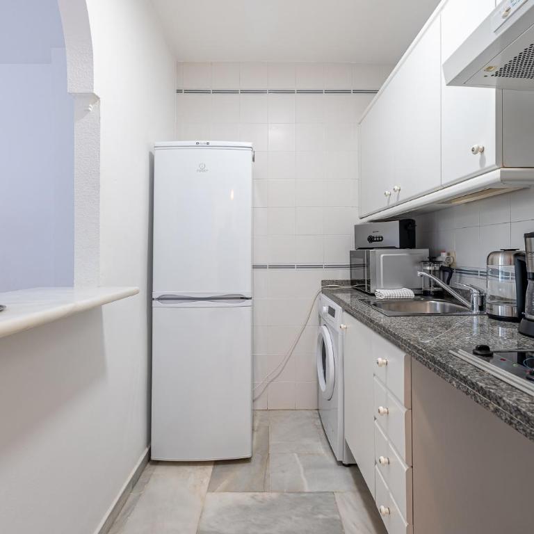 Carihuela Torremolinos with Pool and free Parking 5 m Beach - Apartamento de 1 dormitorio - 19