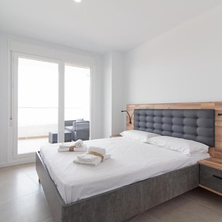 Global Vacacional, Apartamento de dos terrazas con vistas al mar y piscina en Canet - Apartamento con vistas al mar - 5