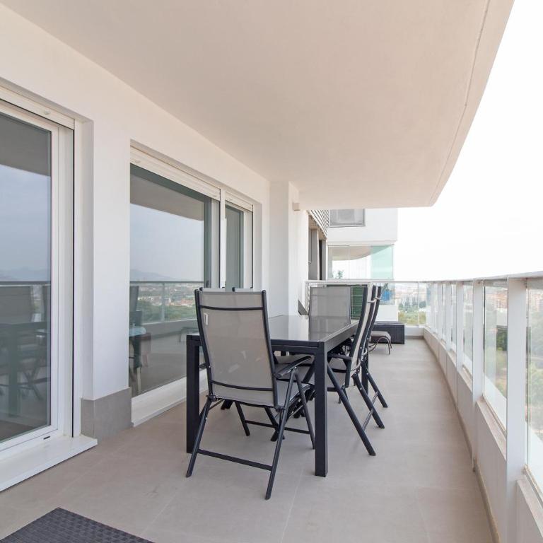 Global Vacacional, Apartamento de dos terrazas con vistas al mar y piscina en Canet - Apartamento con vistas al mar - 3