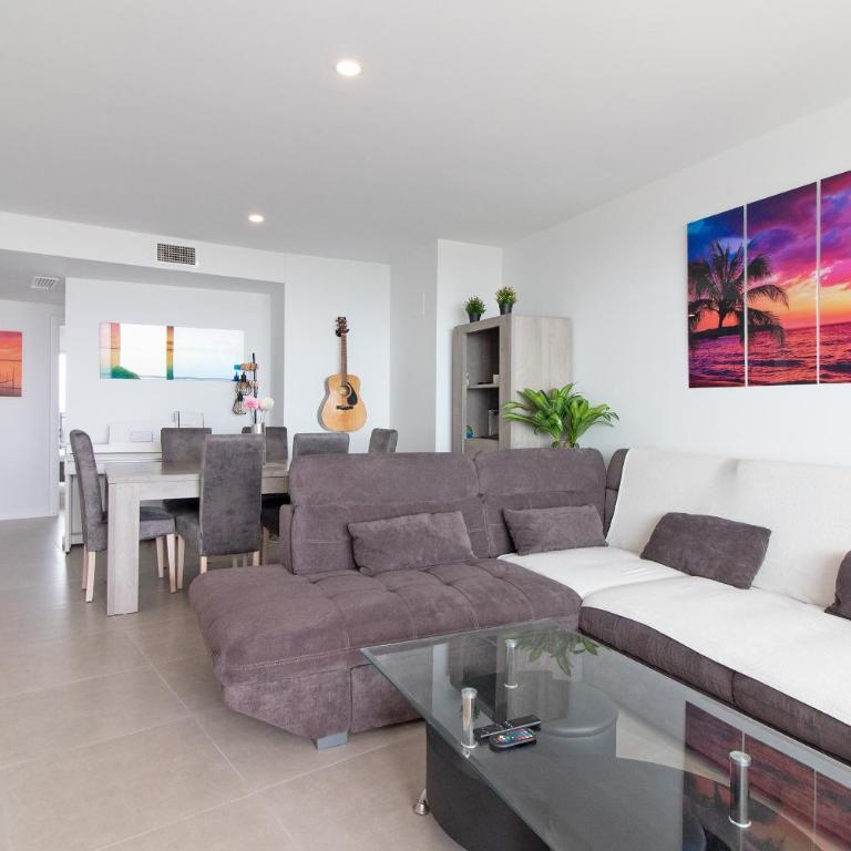 Global Vacacional, Apartamento de dos terrazas con vistas al mar y piscina en Canet - Apartamento con vistas al mar - 4