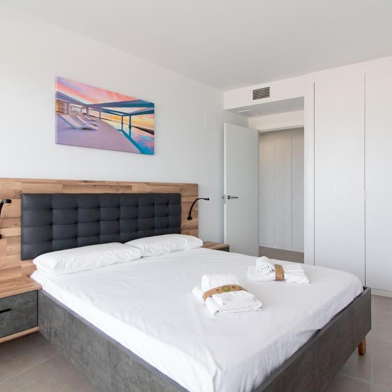 Global Vacacional, Apartamento de dos terrazas con vistas al mar y piscina en Canet - Apartamento con vistas al mar - 8