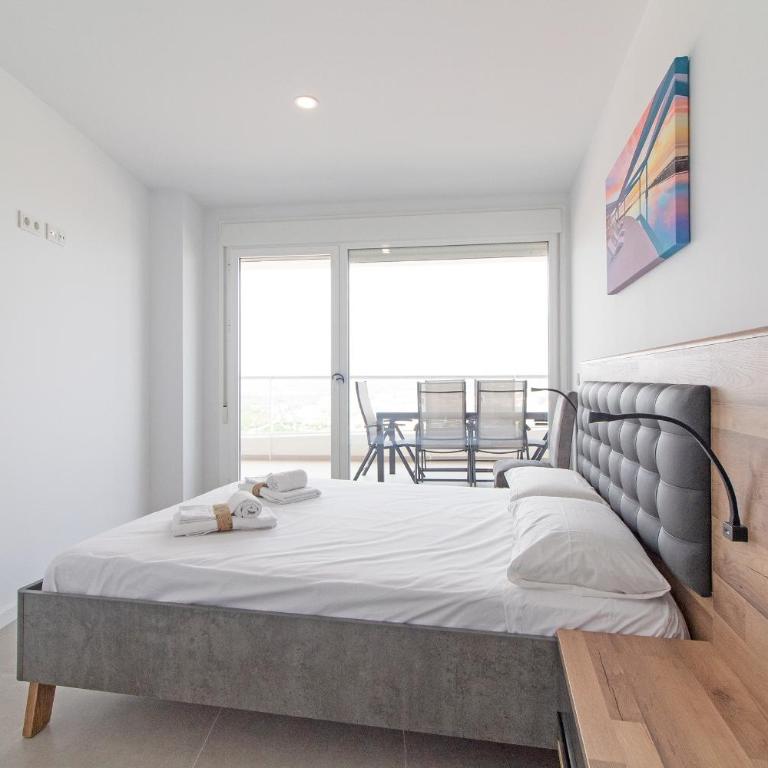 Global Vacacional, Apartamento de dos terrazas con vistas al mar y piscina en Canet - Apartamento con vistas al mar - 9