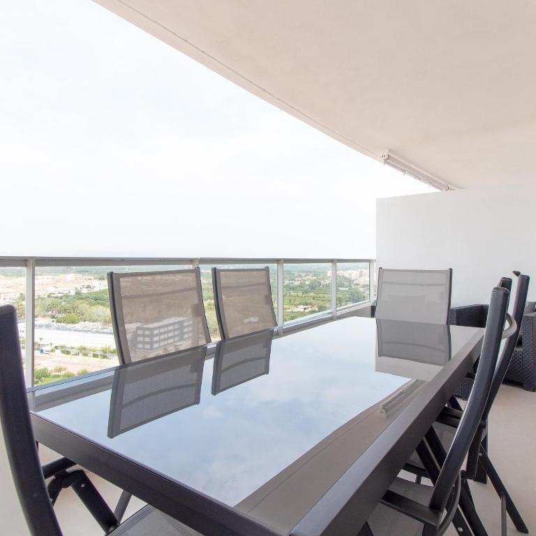 Global Vacacional, Apartamento de dos terrazas con vistas al mar y piscina en Canet - Apartamento con vistas al mar - 10