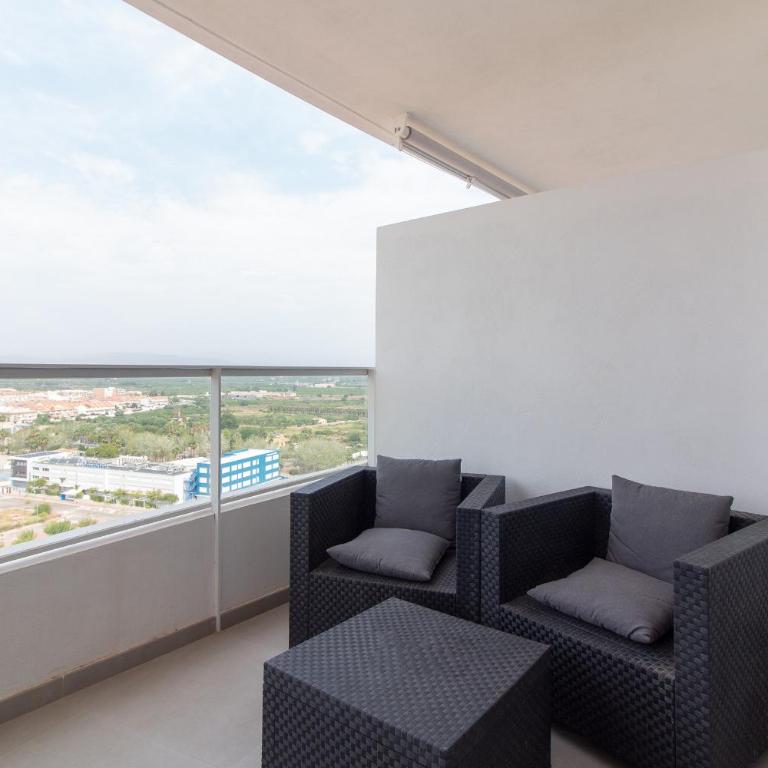 Global Vacacional, Apartamento de dos terrazas con vistas al mar y piscina en Canet - Apartamento con vistas al mar - 11