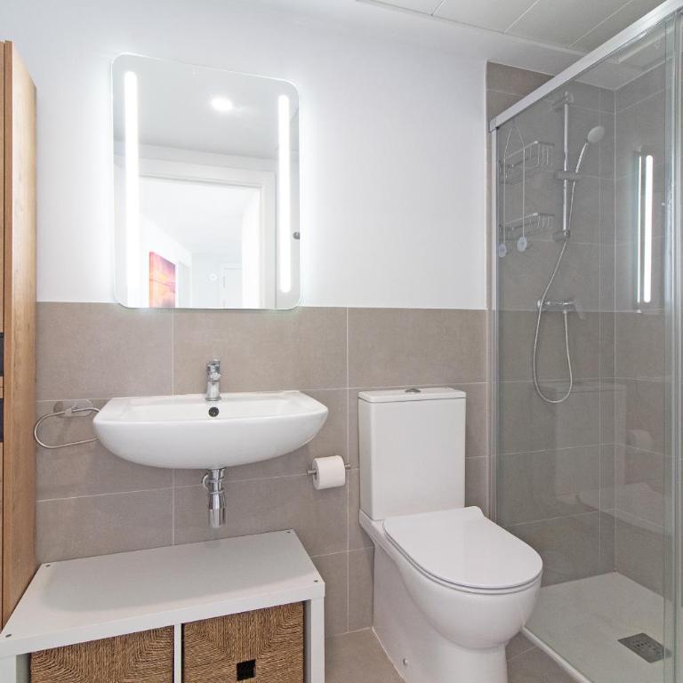 Global Vacacional, Apartamento de dos terrazas con vistas al mar y piscina en Canet - Apartamento con vistas al mar - 13