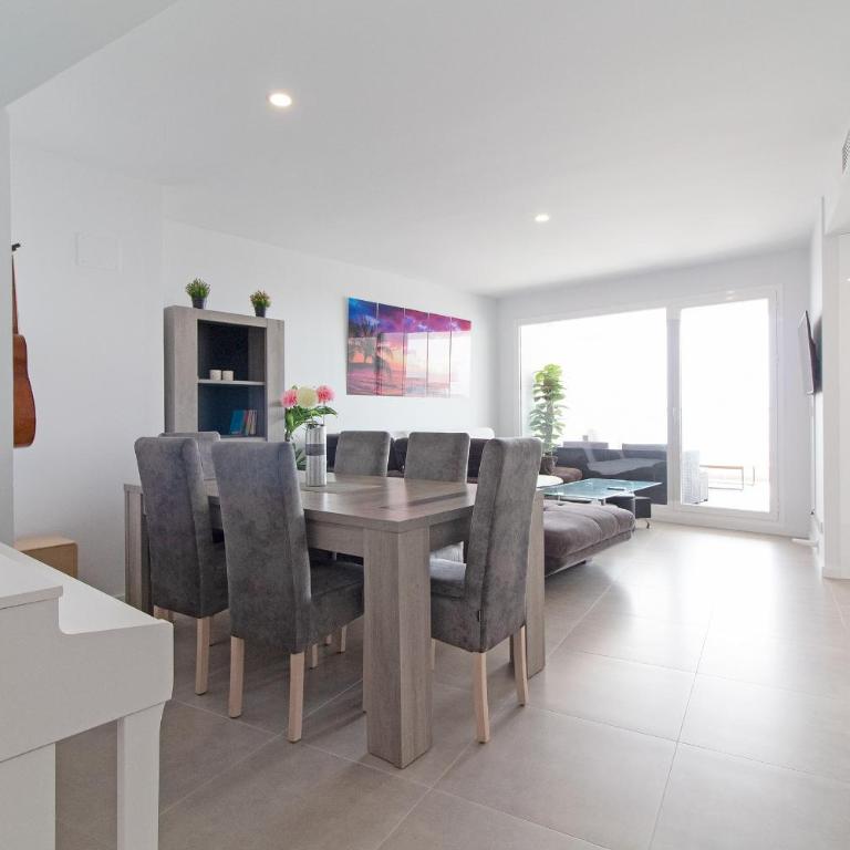 Global Vacacional, Apartamento de dos terrazas con vistas al mar y piscina en Canet - Apartamento con vistas al mar - 17