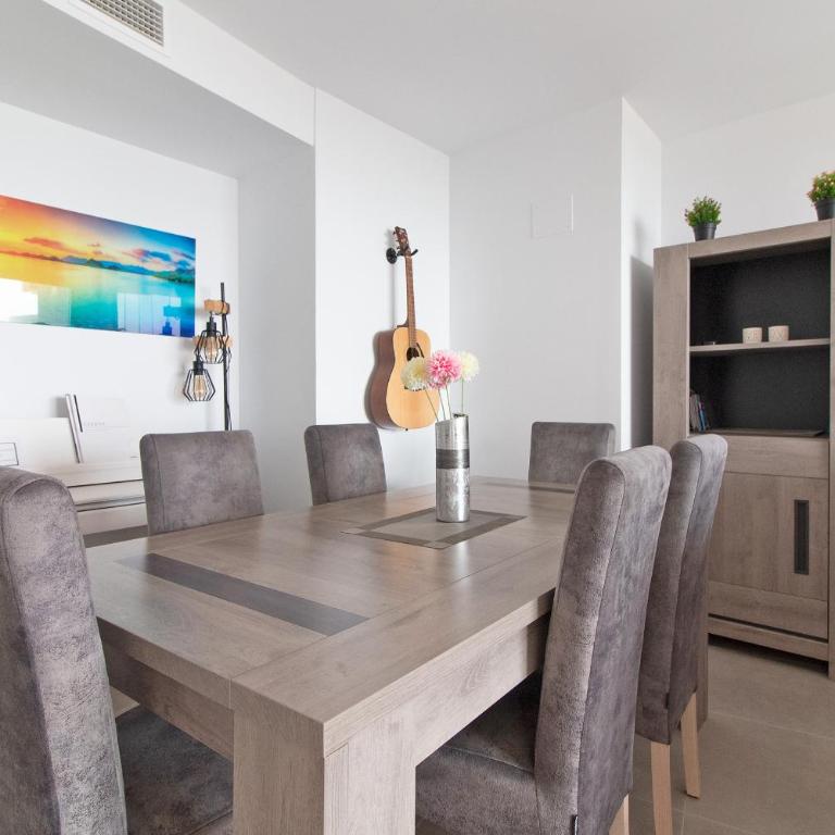 Global Vacacional, Apartamento de dos terrazas con vistas al mar y piscina en Canet - Apartamento con vistas al mar - 18