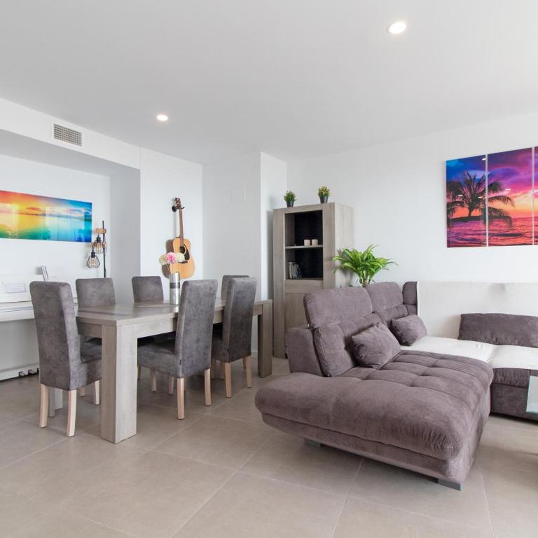 Global Vacacional, Apartamento de dos terrazas con vistas al mar y piscina en Canet - Apartamento con vistas al mar - 19