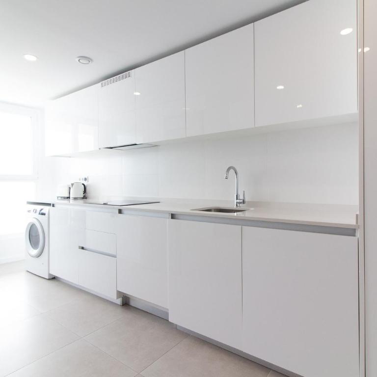 Global Vacacional, Apartamento de dos terrazas con vistas al mar y piscina en Canet - Apartamento con vistas al mar - 21