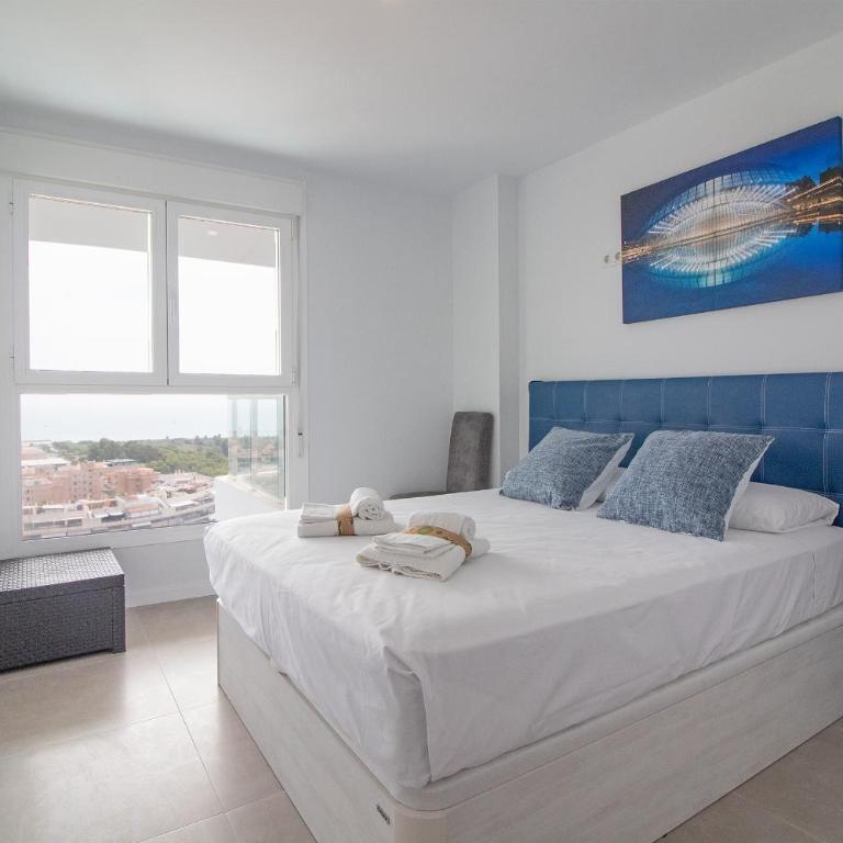 Global Vacacional, Apartamento de dos terrazas con vistas al mar y piscina en Canet - Apartamento con vistas al mar - 27