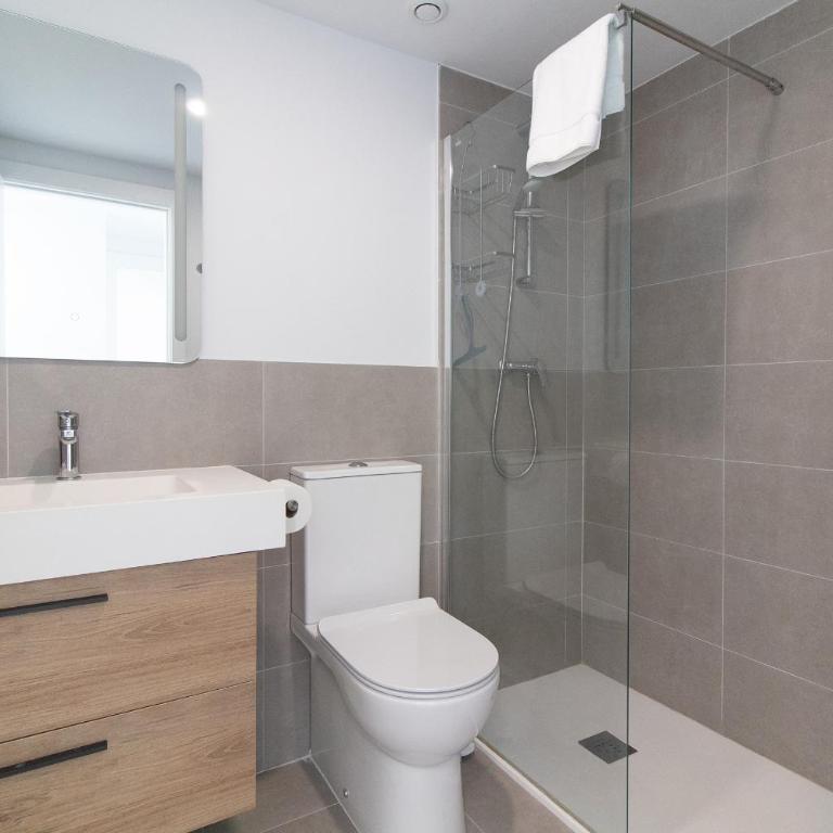 Global Vacacional, Apartamento de dos terrazas con vistas al mar y piscina en Canet - Apartamento con vistas al mar - 29