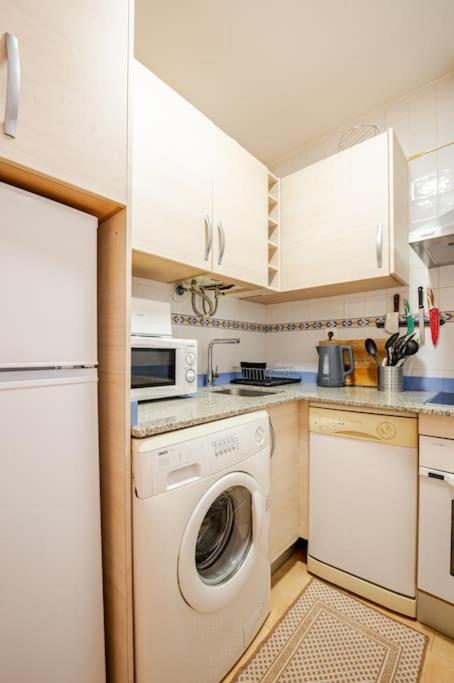 Perfect location, beach 50 m away and pool - Apartamento - 29