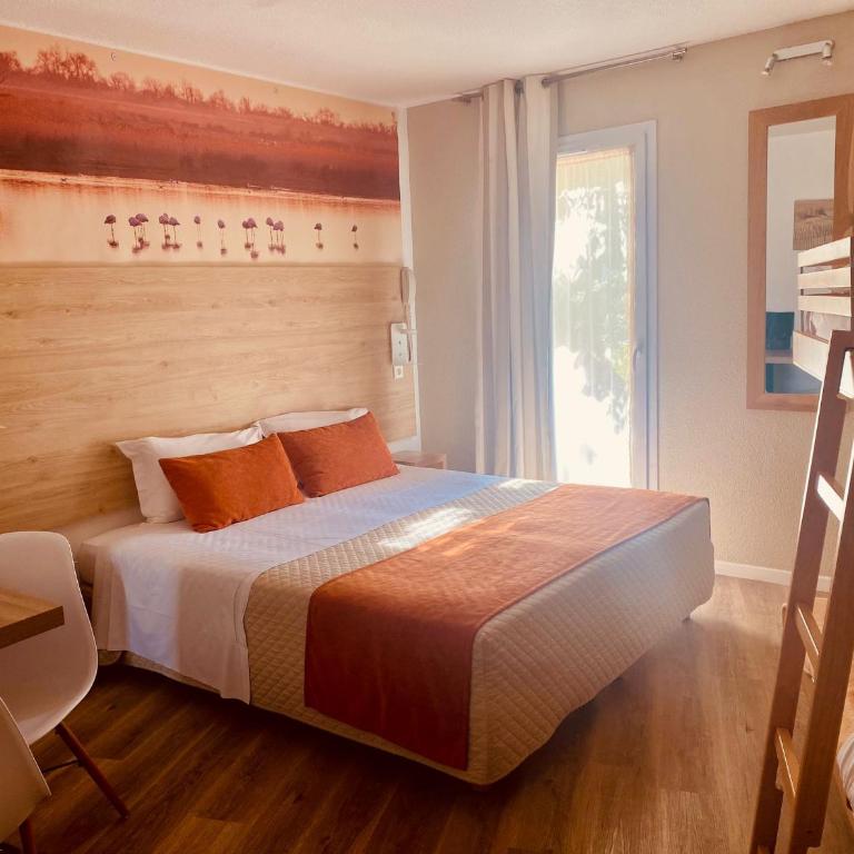 Hôtel le Mas des Ponts d'Arles - Chambre Familiale Confort avec Terrasse - 6