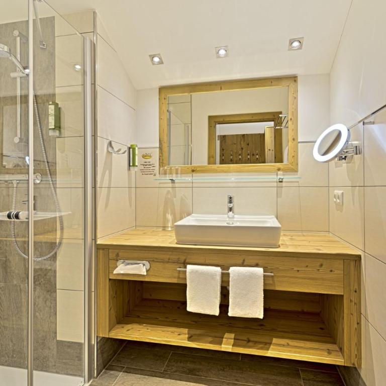 Hotel Kristall - Superior Doppelzimmer mit Bergblick - 4