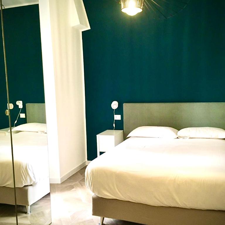 900 Liberty Rooms - Double Room with Private Bathroom - 3