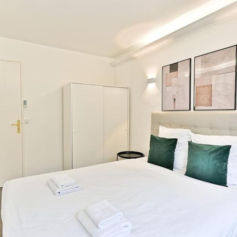 Appartement ensoleillé proche Buttes Chaumont - Appartement 2 Chambres - 12