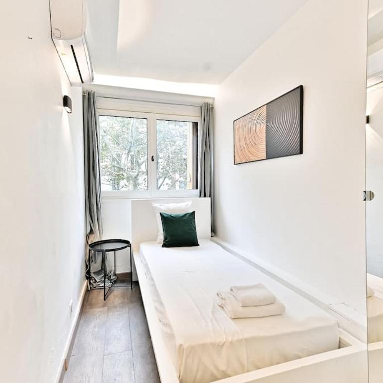 Appartement ensoleillé proche Buttes Chaumont - Appartement 2 Chambres - 13