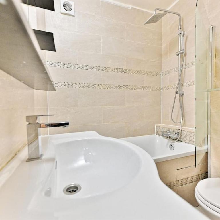 Appartement ensoleillé proche Buttes Chaumont - Appartement 2 Chambres - 16