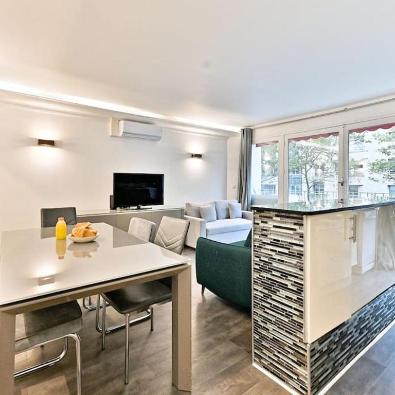 Appartement ensoleillé proche Buttes Chaumont - Appartement 2 Chambres - 17