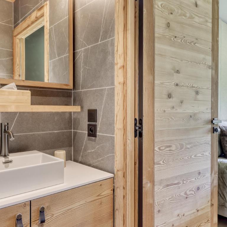 Charmant Appartement au Cœur de Megève avec Jardin privatif - Three-Bedroom Apartment - 13