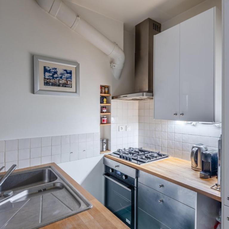 Grand appt 2 Ch proche Champs Elysees Montmartre - Appartement - 17